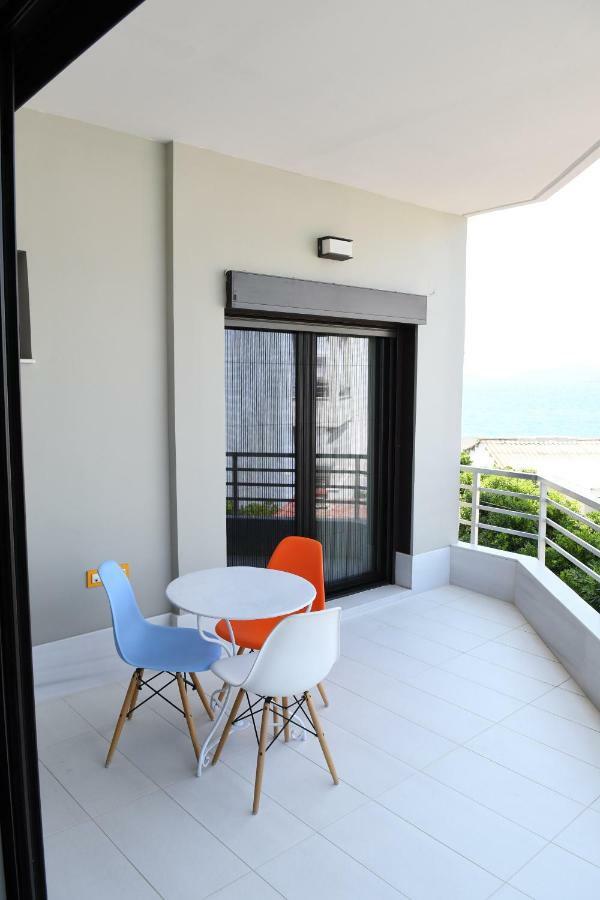 Loutraki Μοναδικής Θέσης Διαμέρισμα Στη Θάλασσα Exterior photo